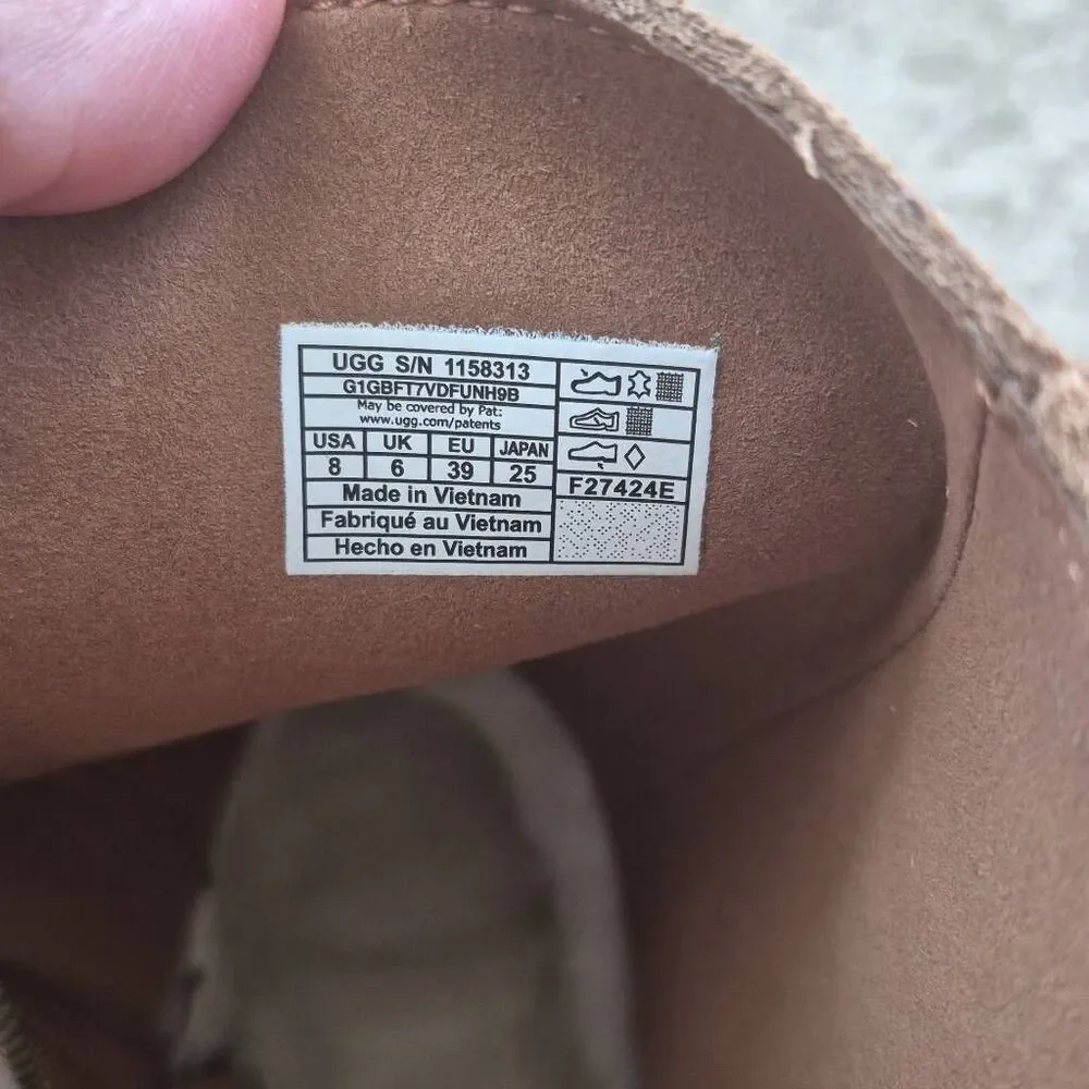 UGG new without